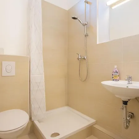 Raj Living - 1 Or 3 Room Apartments - 20 Min Messe Dus And Old Town Dus Dusseldorf Exterior photo