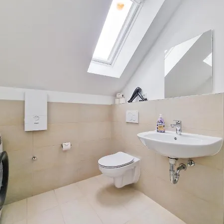 Raj Living - 1 Or 3 Room Apartments - 20 Min Messe Dus And Old Town Dus Dusseldorf Exterior photo